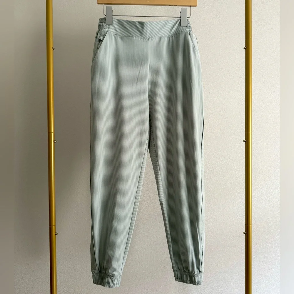 Athleta Brooklyn‎ Textured Jogger Pants City Stripe Coast Pale Sage Green Sz 8